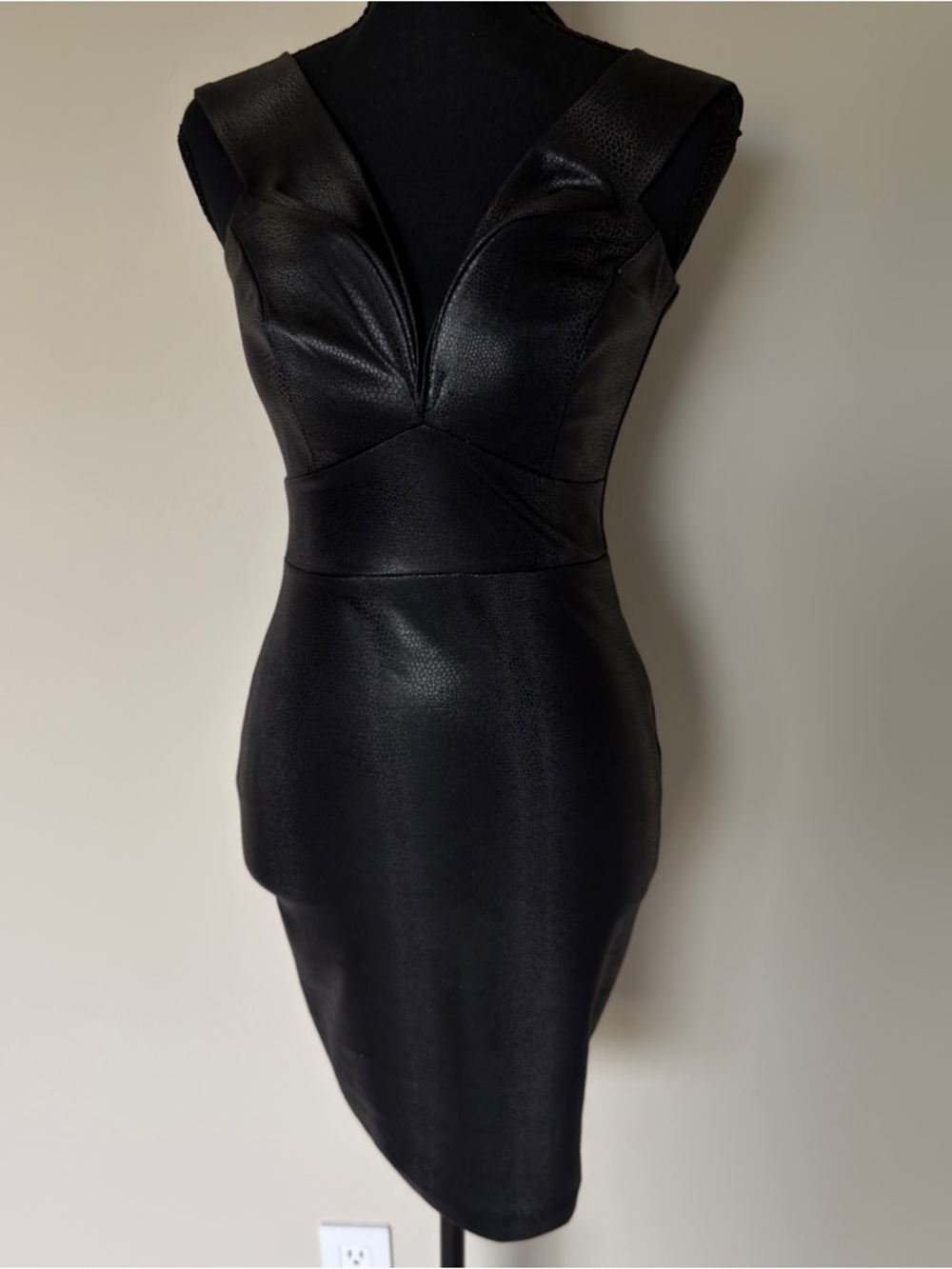 Guess Black Off Shoulder Snakeskin Dress - Picture 2 of 6